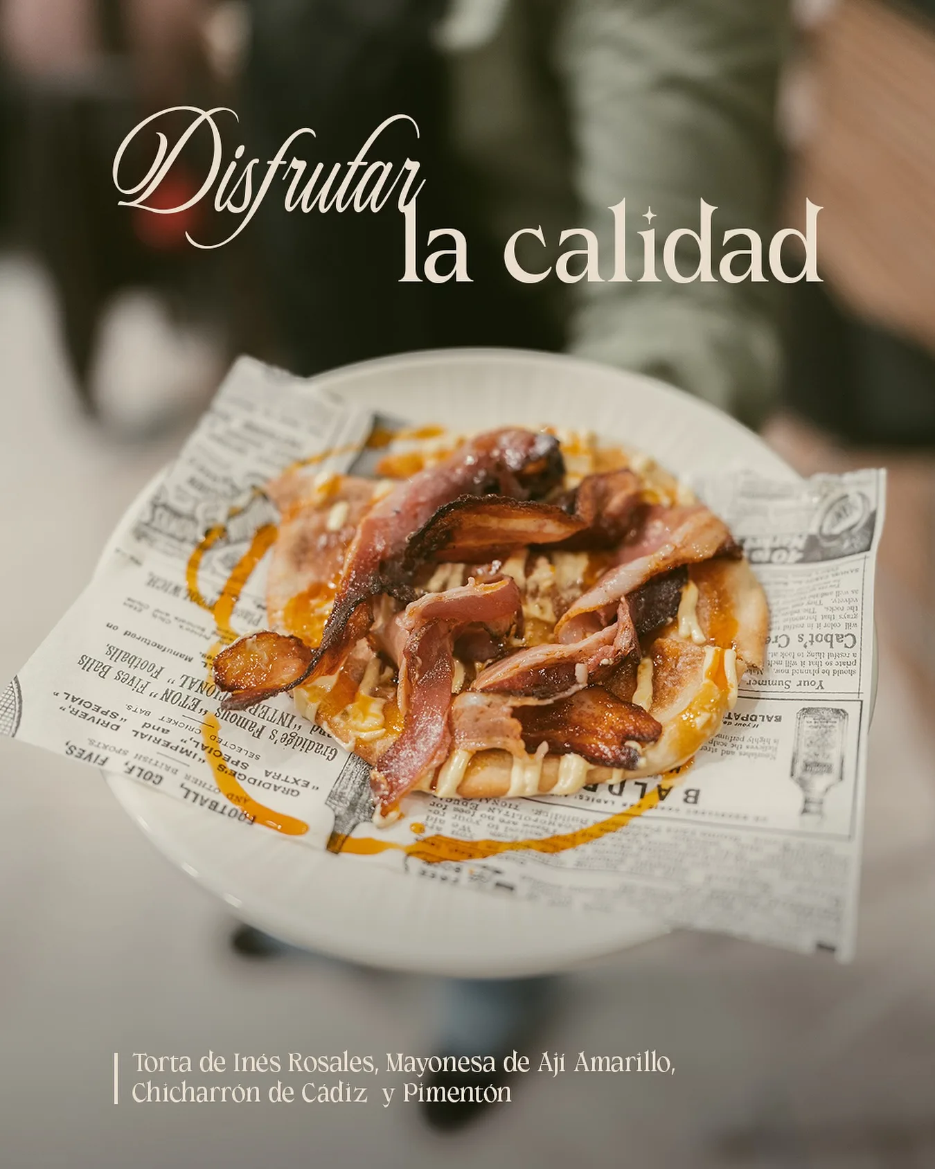 Interior del restaurante Salterra con decoración vegetal en Jerez de la Frontera