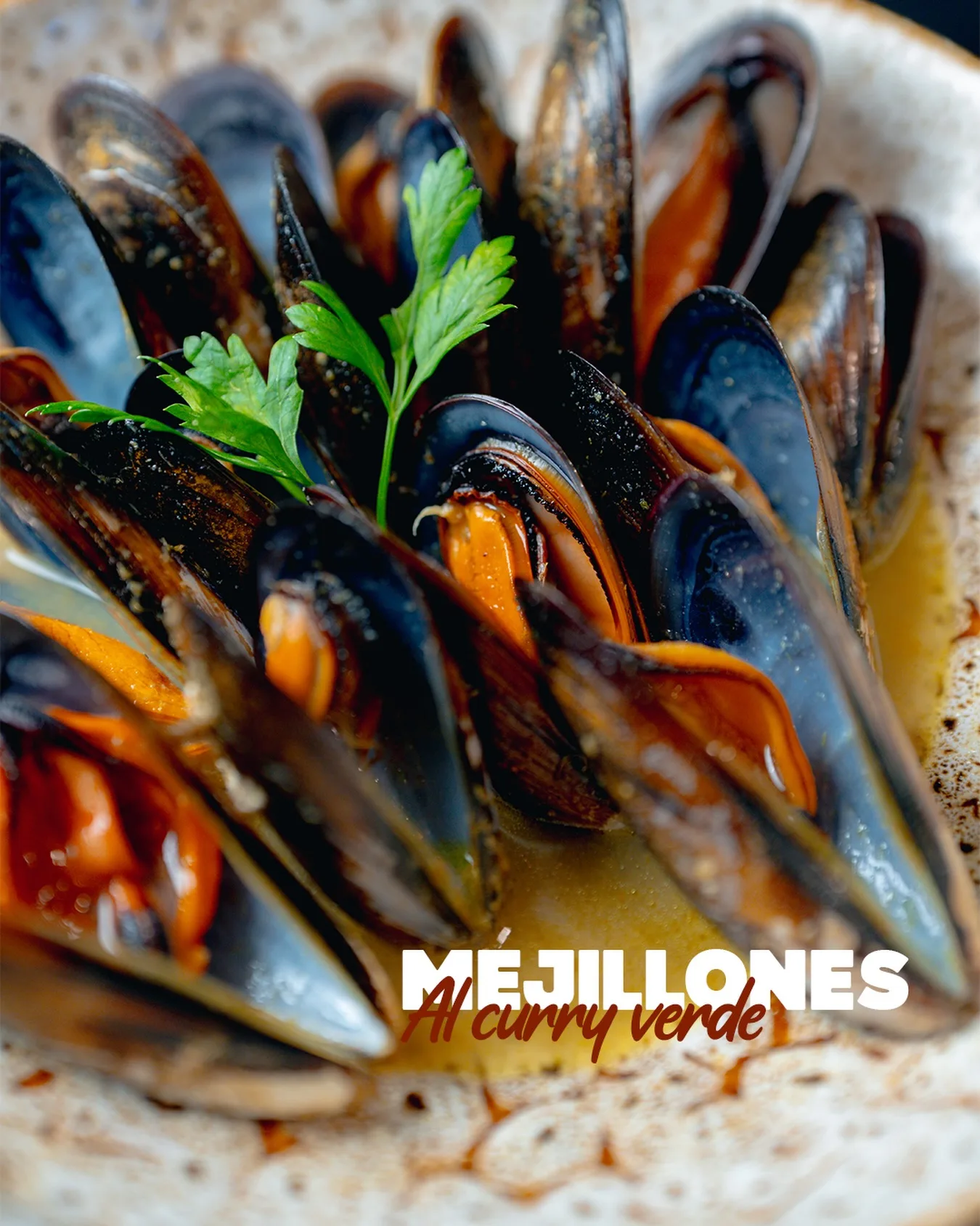 Mejillones de la bahía al curry verde, tapa imprescindible en Salterra Jerez de la Frontera